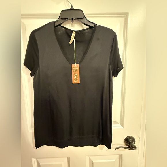 XCVI Black Short Sleeve Women's Tee - Picture 1 of 3